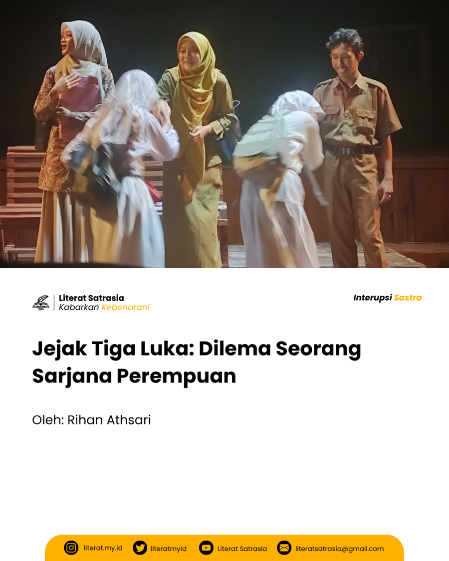 Pementasan teater yang menampilkan lima aktor dengan kostum khas, menggambarkan adegan emosional antara perempuan berhijab dan seorang pria berseragam dinas.